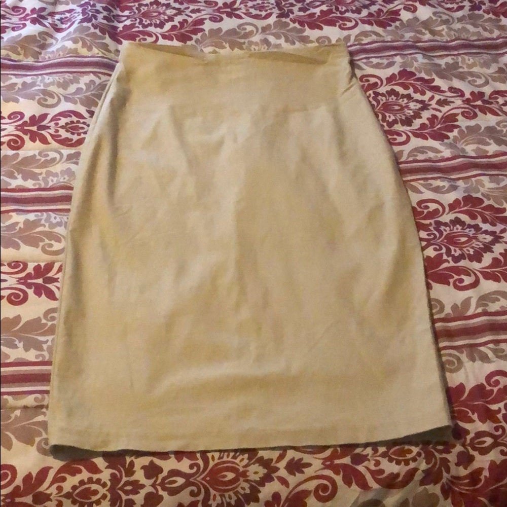 High waist pencil skirt.